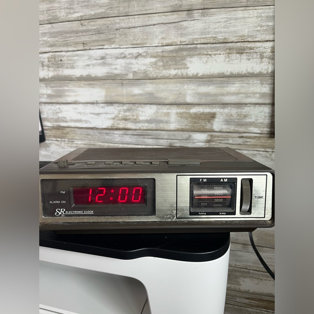 Sears Roebuck 1984 AM/FM Radio Alarm Clock - It All Works! - Vintage!